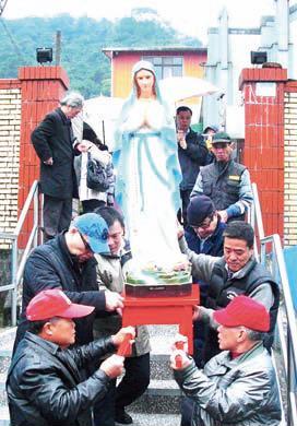 露德聖母遊行